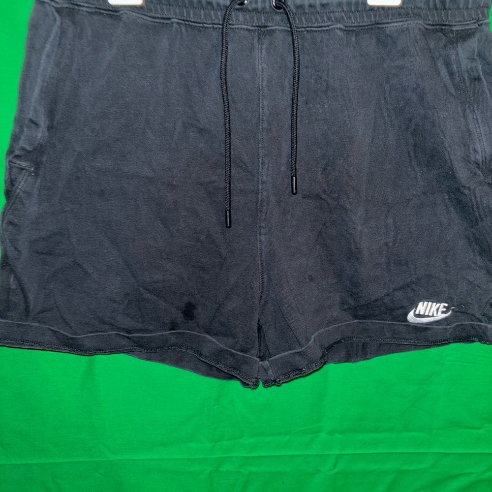 Nike Black Athletic Shorts Modern Design